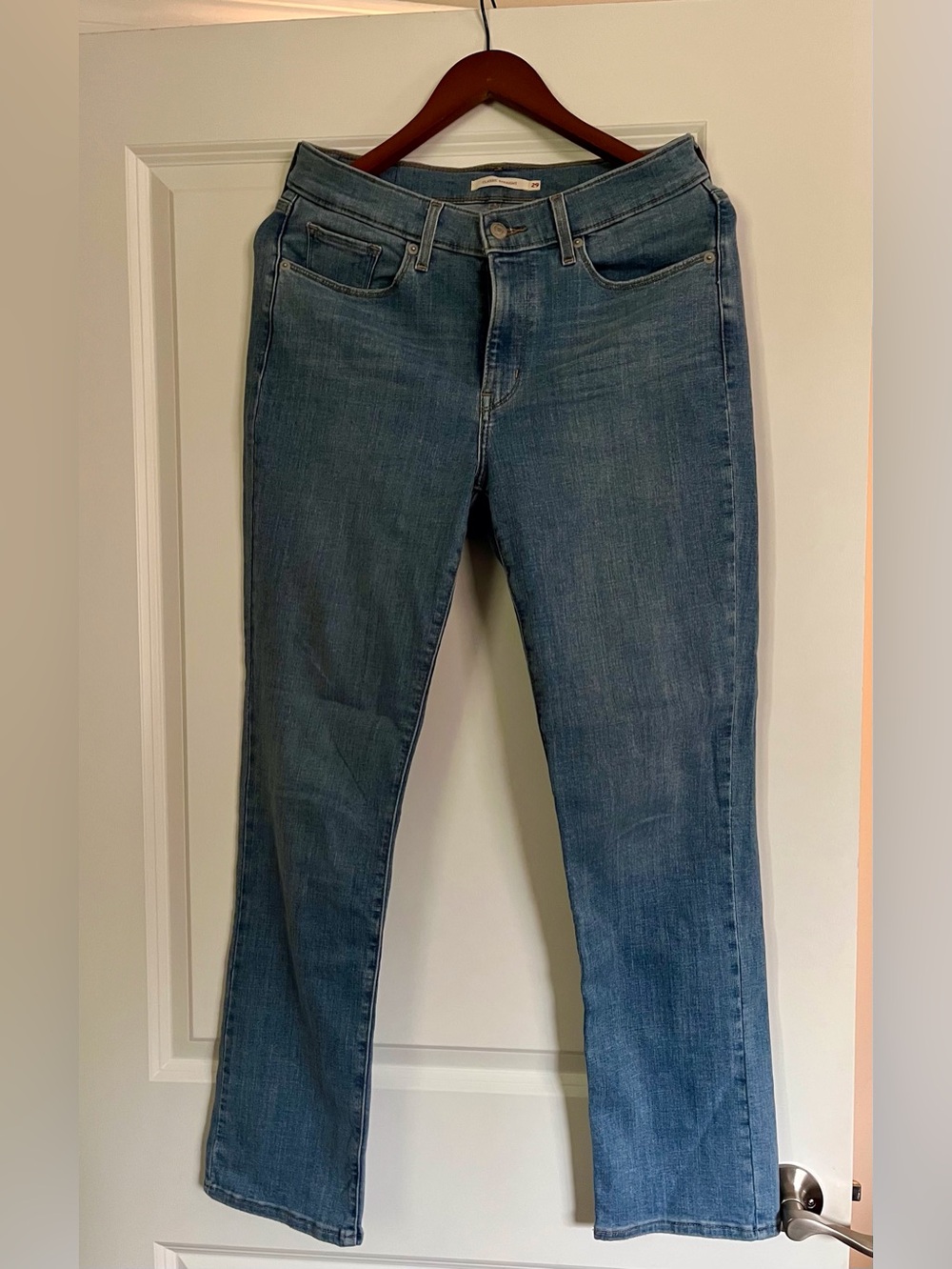 Levi's Straight Leg Jeans in Medium Blue Wash